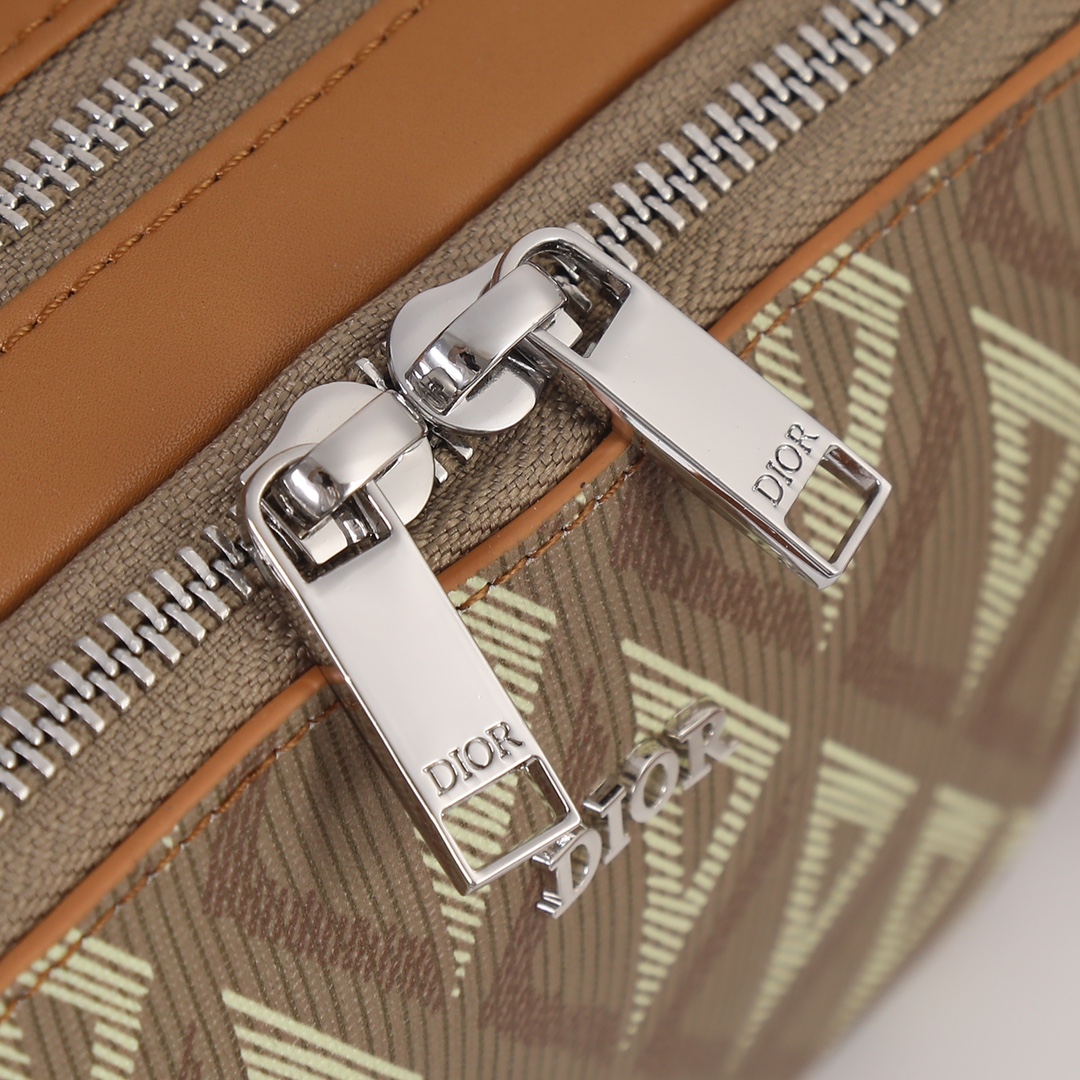 Pouch With Strap Brown CD-1111 XB081 17cm