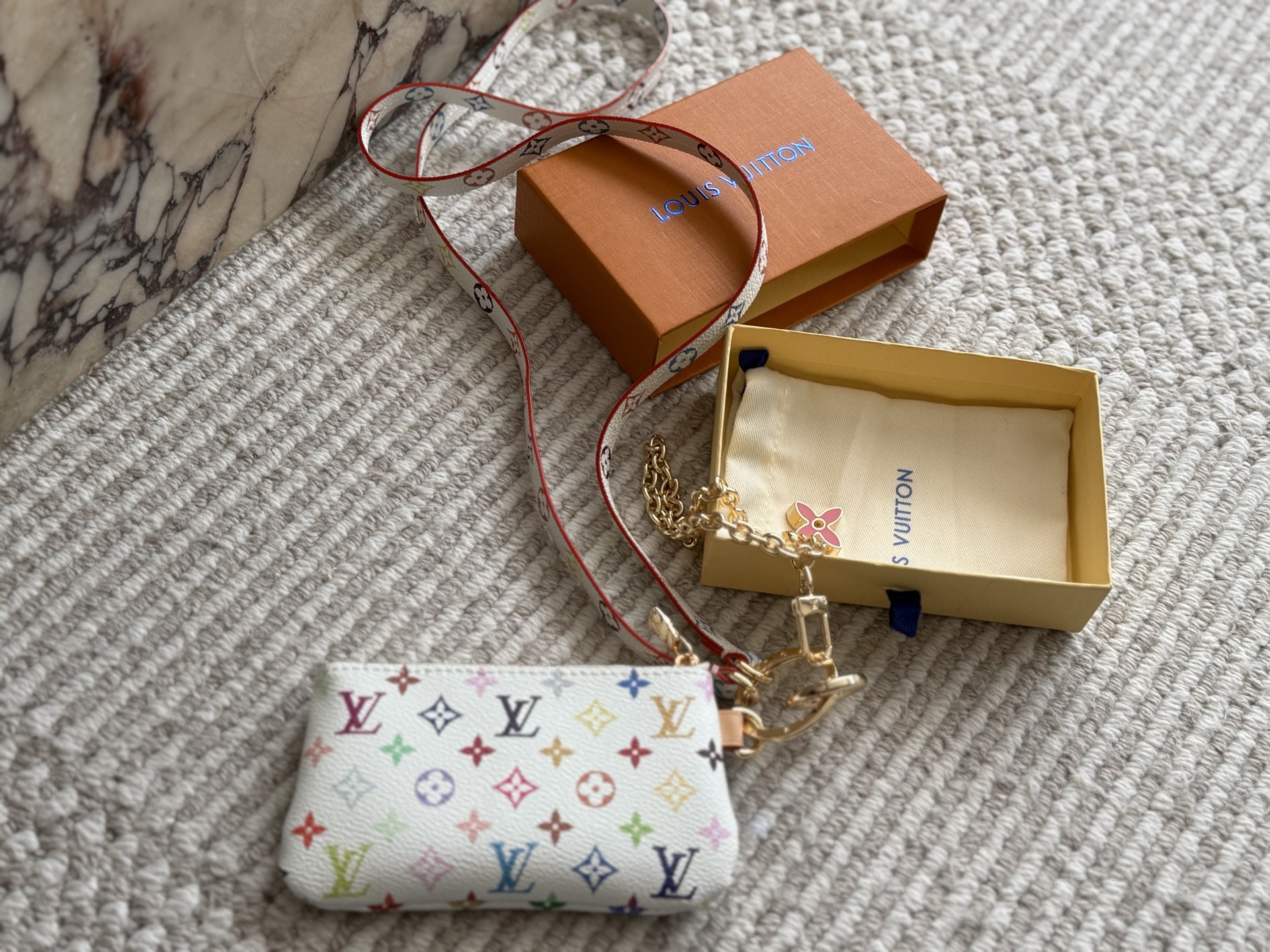 LV Key coin purse 086 DB541