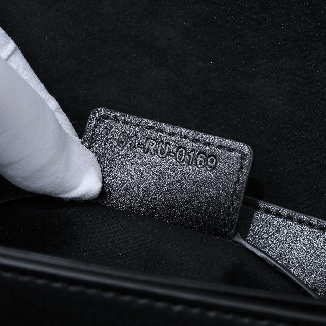 Dior CD Signature Bag With Strap 5777 XB002 21cm