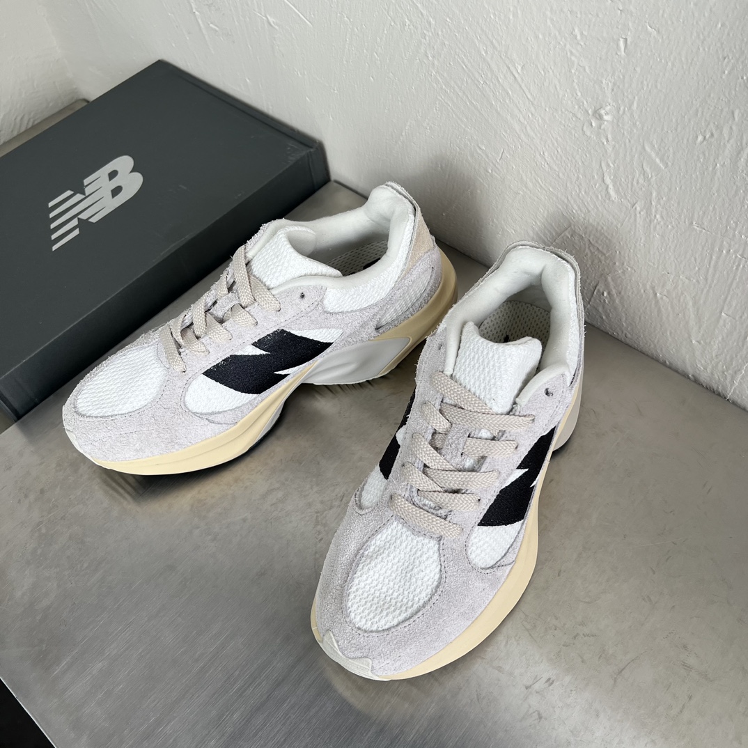 New Balance Sneakers SportsNB warped runner