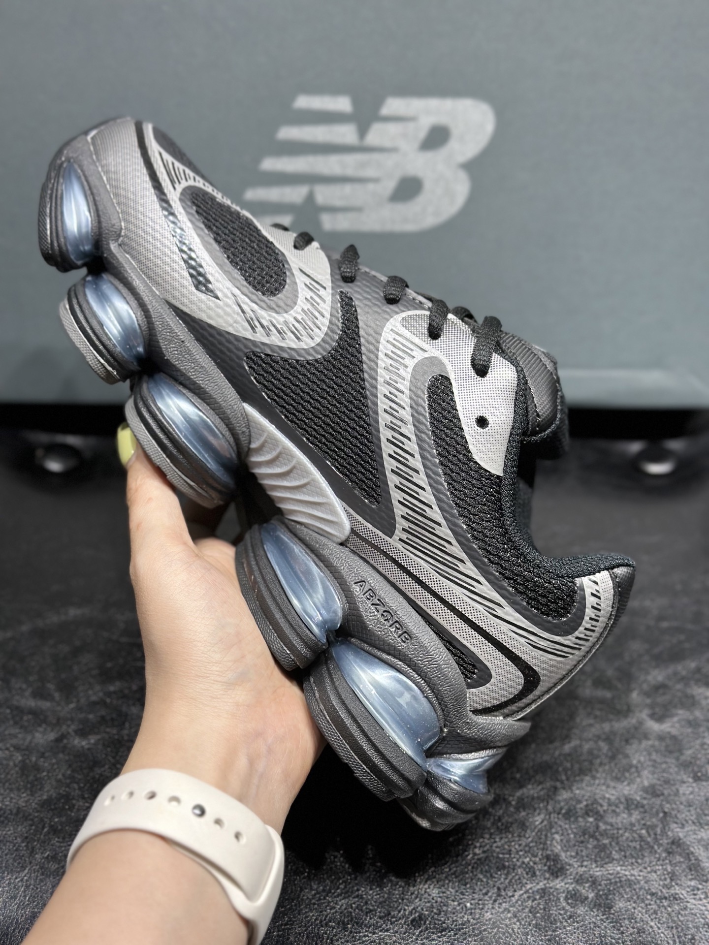 New Balance Sneakers Sports shoes NB2000