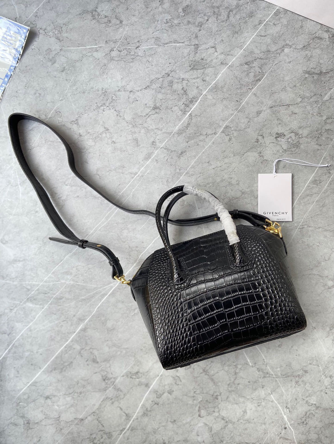 GIVENCHY Antigona Bag Black Crocodile LM022032042 20-33cm