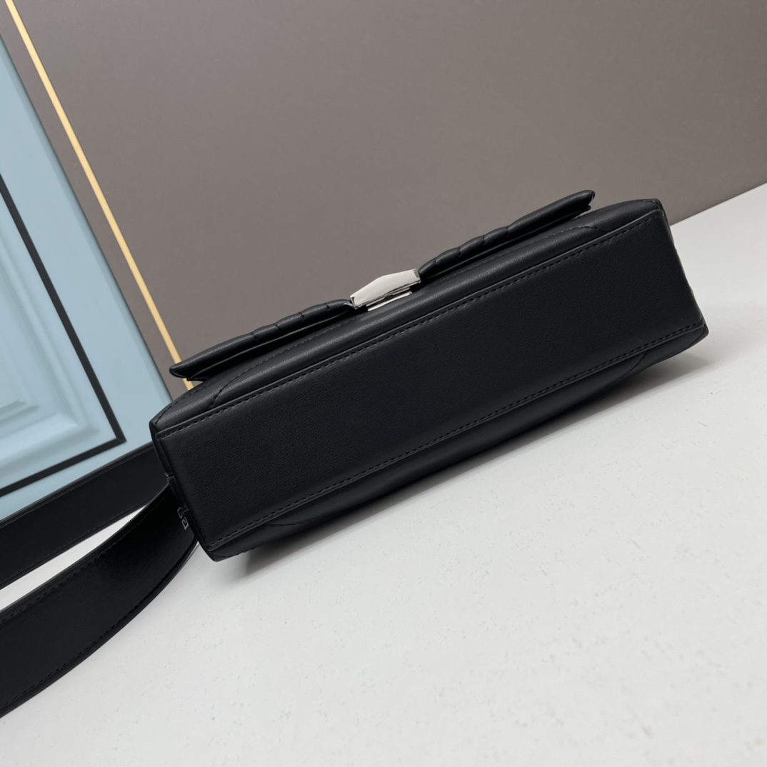 Small 4G Soft Chain Bag Black silver 8669 LM012 25cm