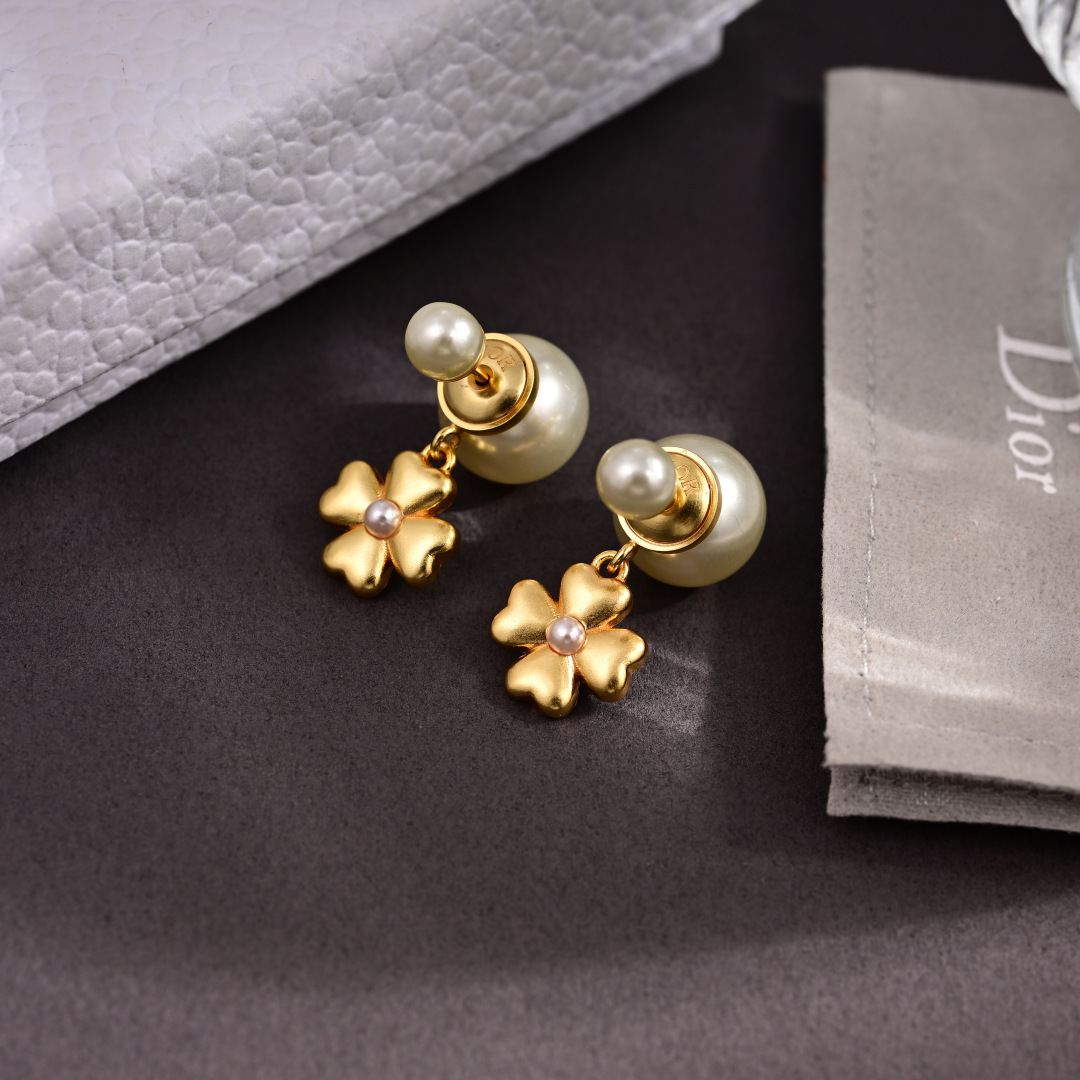 Dior Jewelry Earring  Four-leaf clover combined with pearl earrings