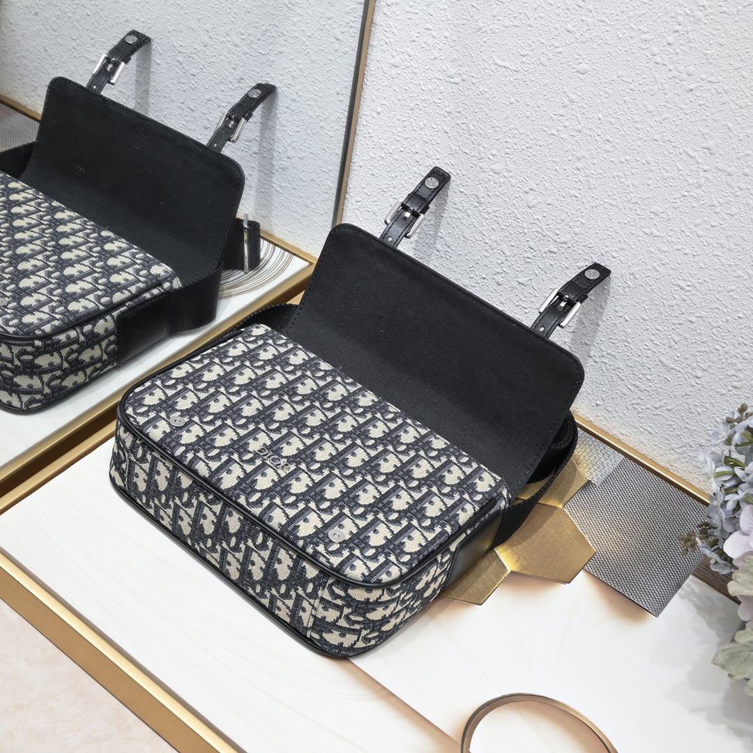 Dior Messenger Bag 4401 LM081 23cm