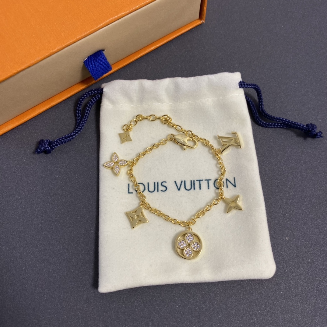 Louis Vuitton Jewelry Bracelets The logo design is full of atmosphere