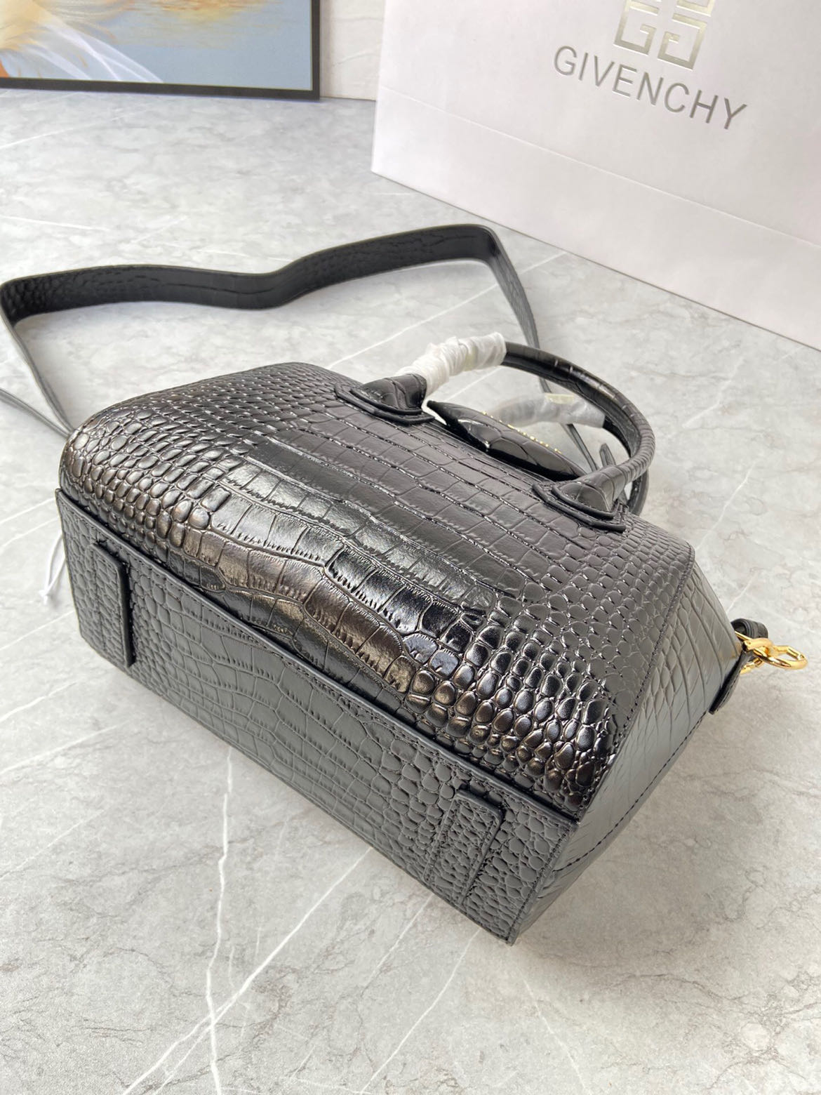 GIVENCHY Antigona Bag Black Crocodile LM022032042 20-33cm