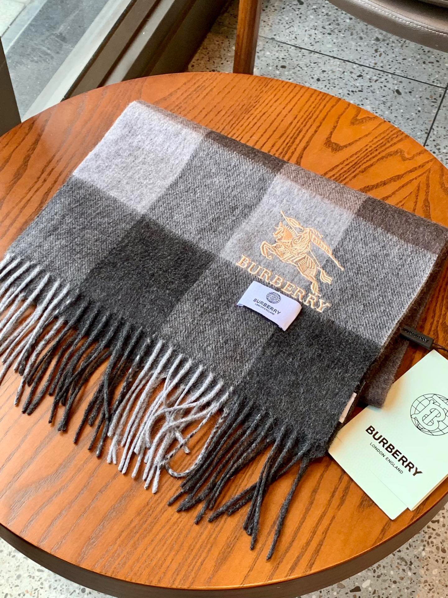 Burberry Scarf Two-Tone Scarf 100% Cashmere 30*180cm Accessories