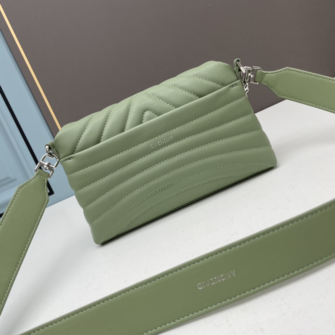 Small 4G Soft Chain Bag Green silver 8669 LM012 25cm