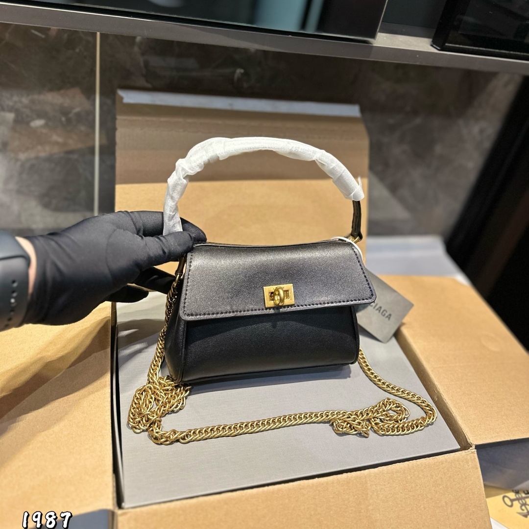 Balenciaga Shoulder Bag Ladies' Favorite