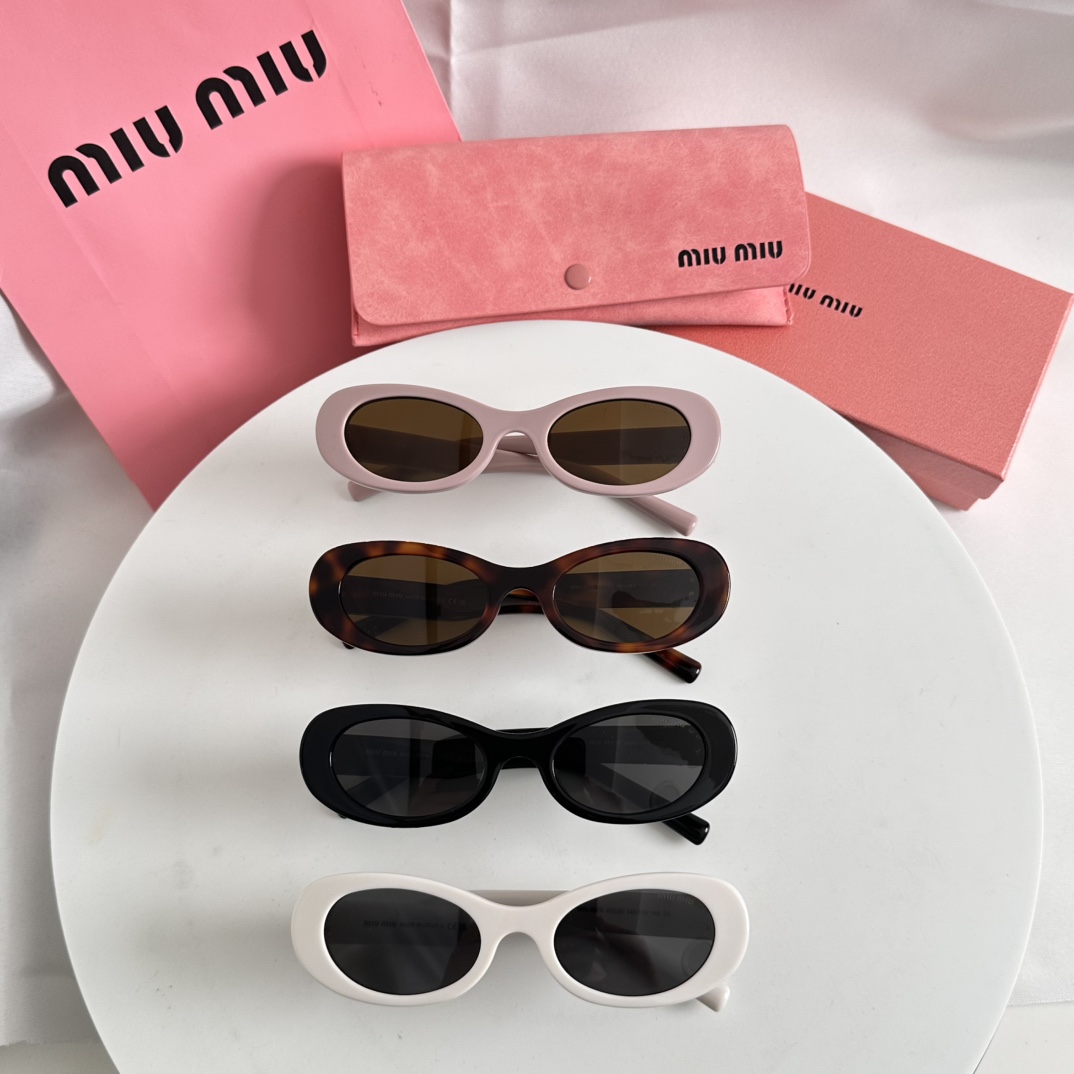 Miu Miu Sunglasses SMU06ZS SM021