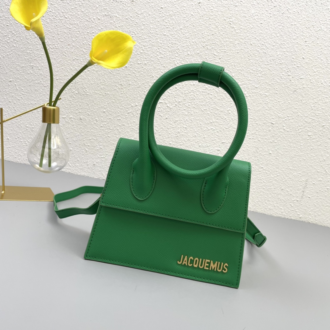 JACQUEMUS 2023 22PJ551