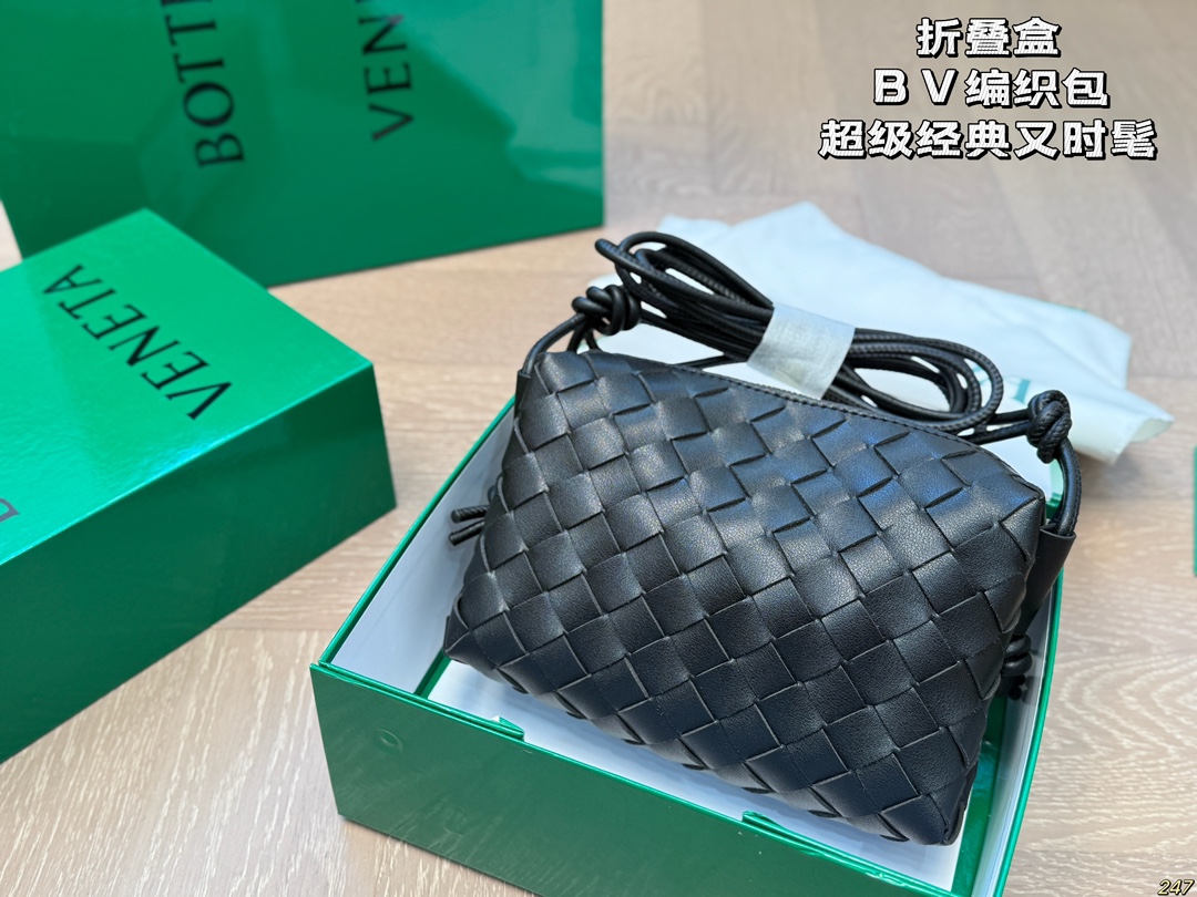 Bottega Veneta Shoulder Bag 008 DB061 18cm