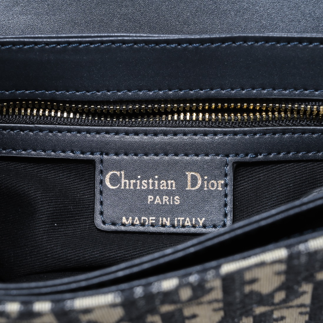 Dior CD Signature Bag With Strap 5777 XB002 21cm