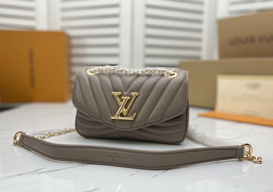 LVM20687MQ002 21 x 12 x 9 cm