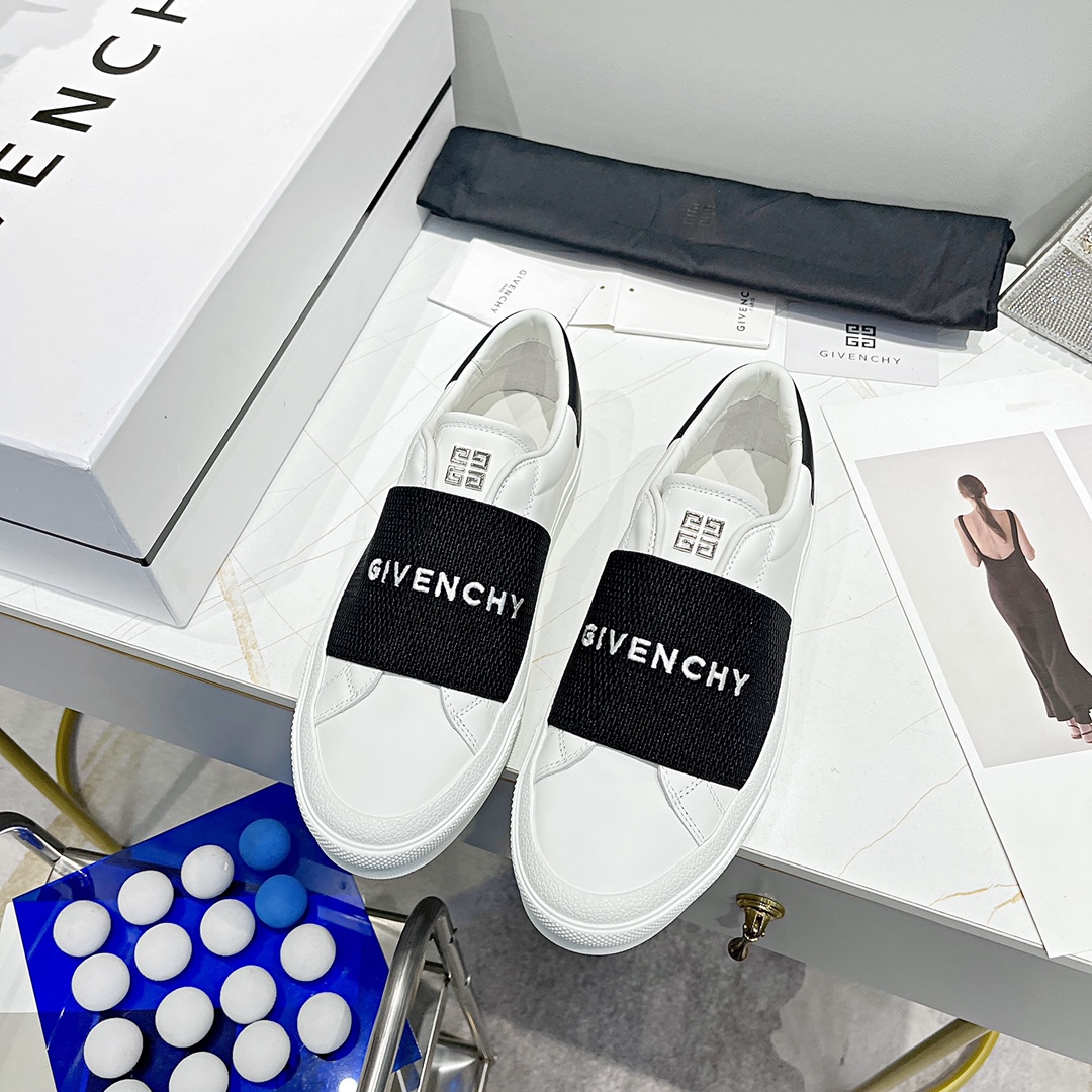 GIVENCHY 002 Casual shoes XM 003 02