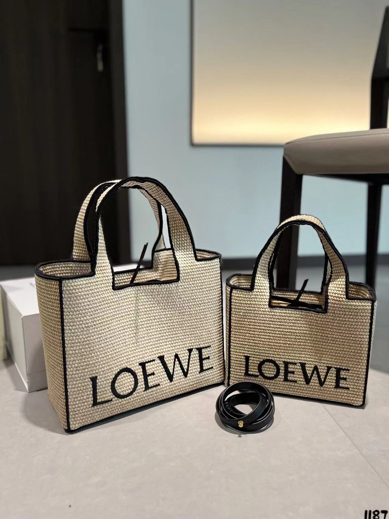 LOEWE Font Tote 001 LM021031 24-30cm