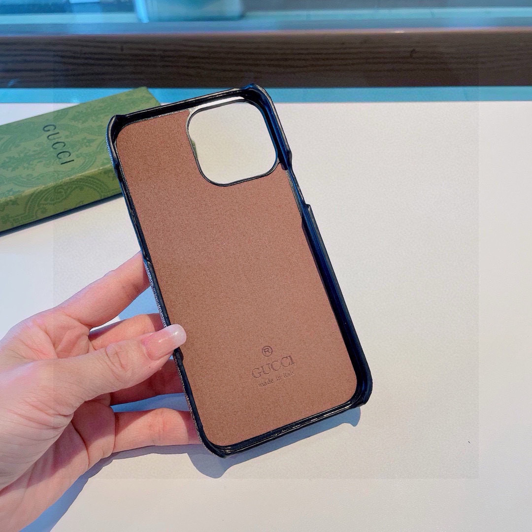 Gucci Phone Case Classic Monogram Pattern Metal Phone Case With Oil-Rimmed Trim Accessories