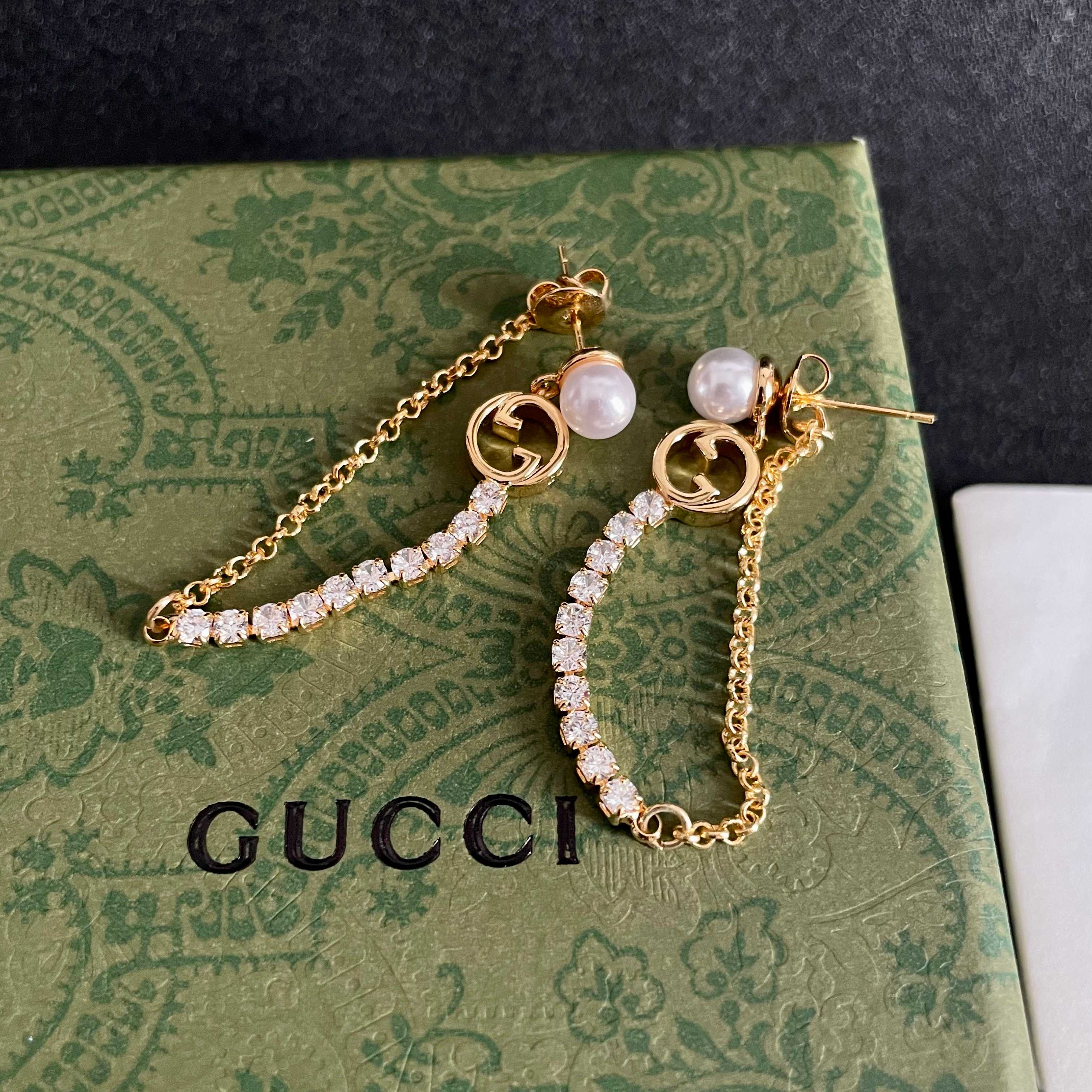 Gucci Jewelry Earring Low-key luxury small double C