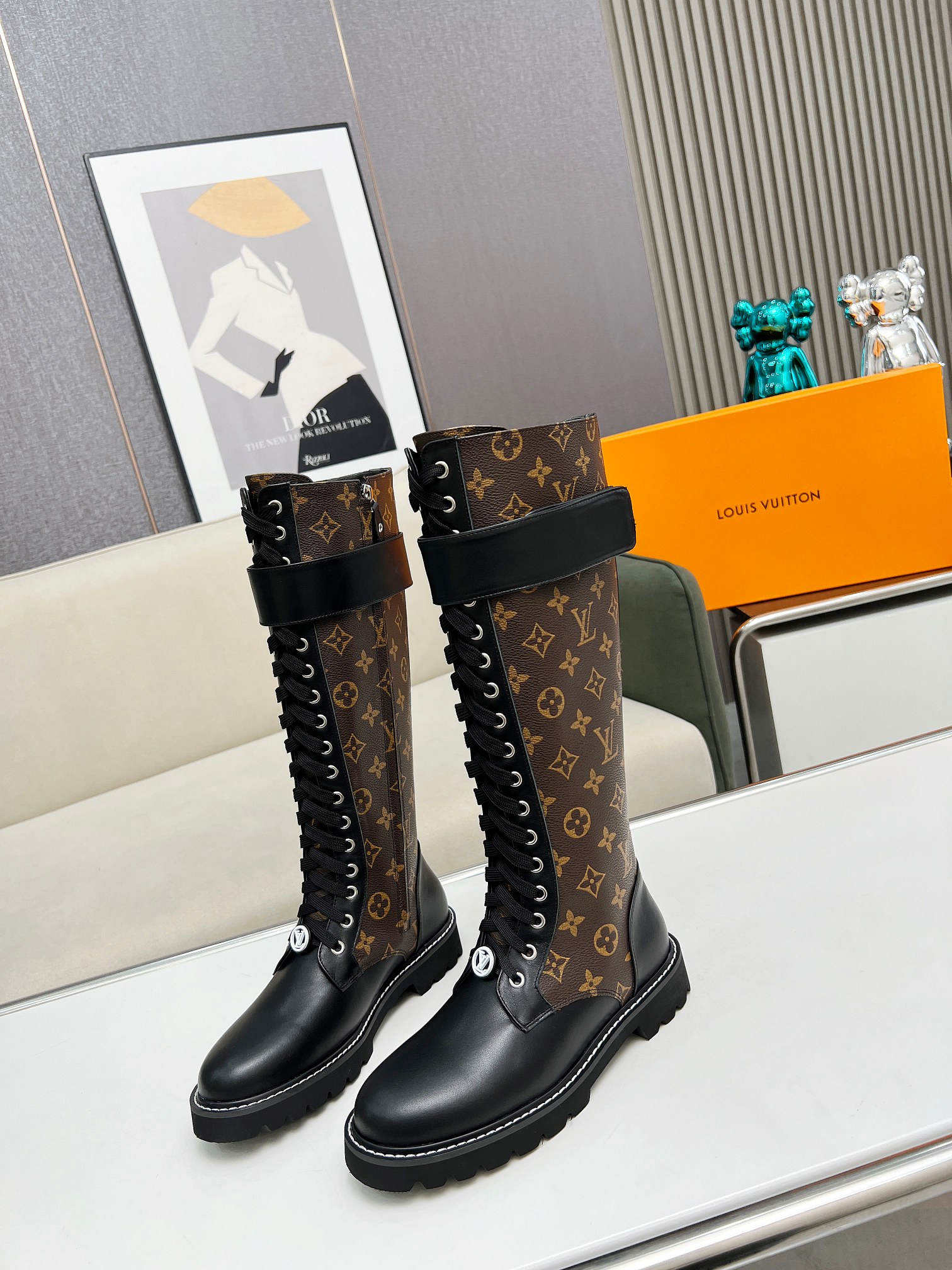 LV 005 boots XM093
