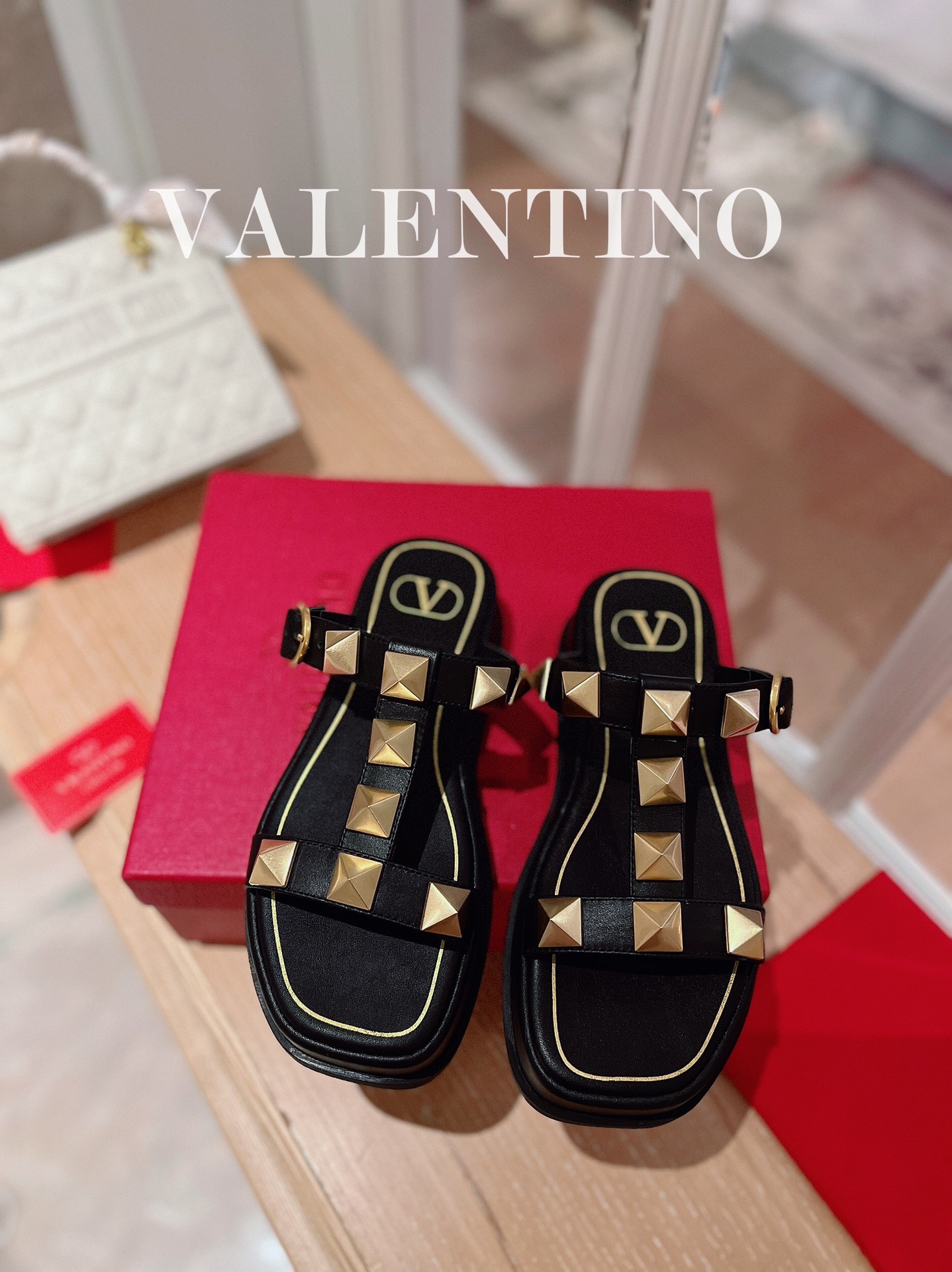 Valentino shoes (35-41) V008 01