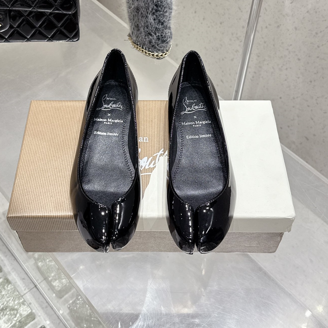 𝐂𝐋 𝐱 𝐌𝐚𝐢𝐬𝐨𝐧 𝐌𝐚𝐫𝐠𝐢𝐞𝐥𝐚 Shoes Split toe flat sole shoes