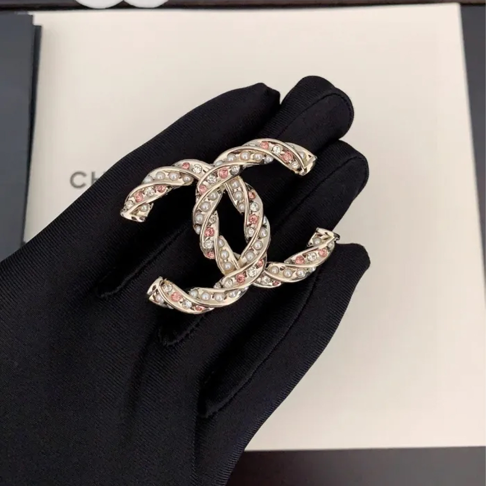 Chanel Brooch 008