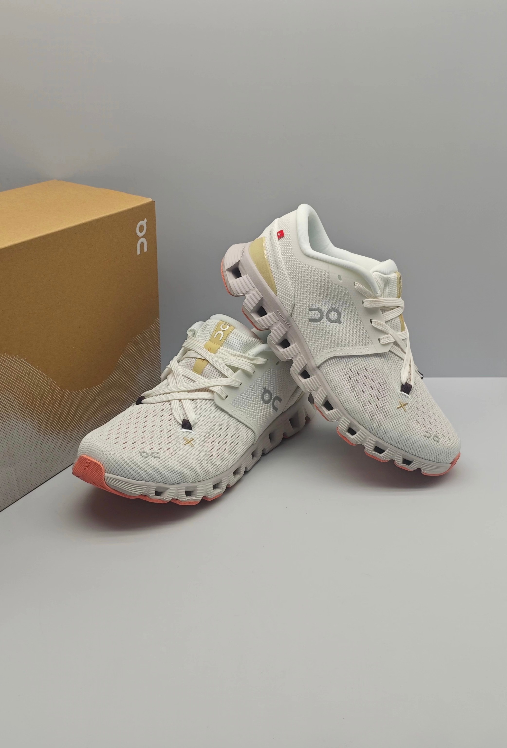 On Cloud Sneakers Sports shoes ON Cloud X4