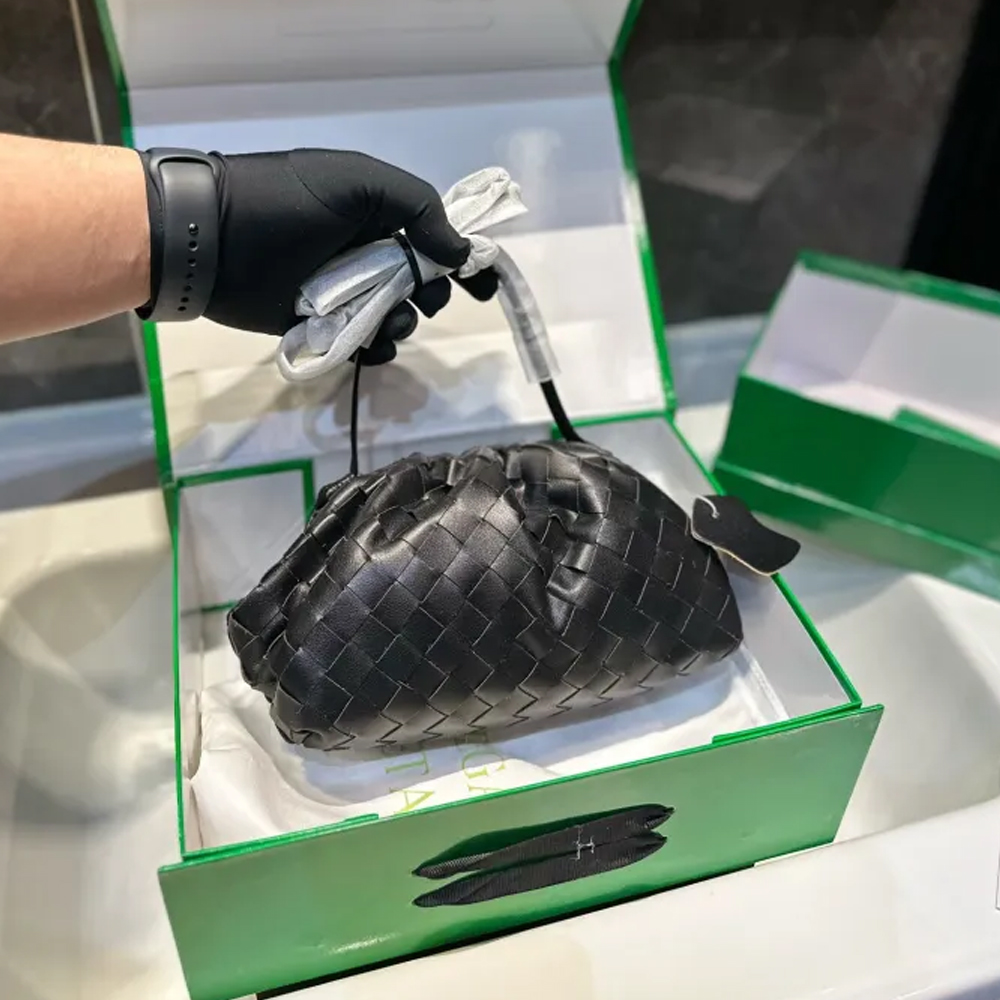 Bottega Veneta Mini Pouch 005 DB561 20cm