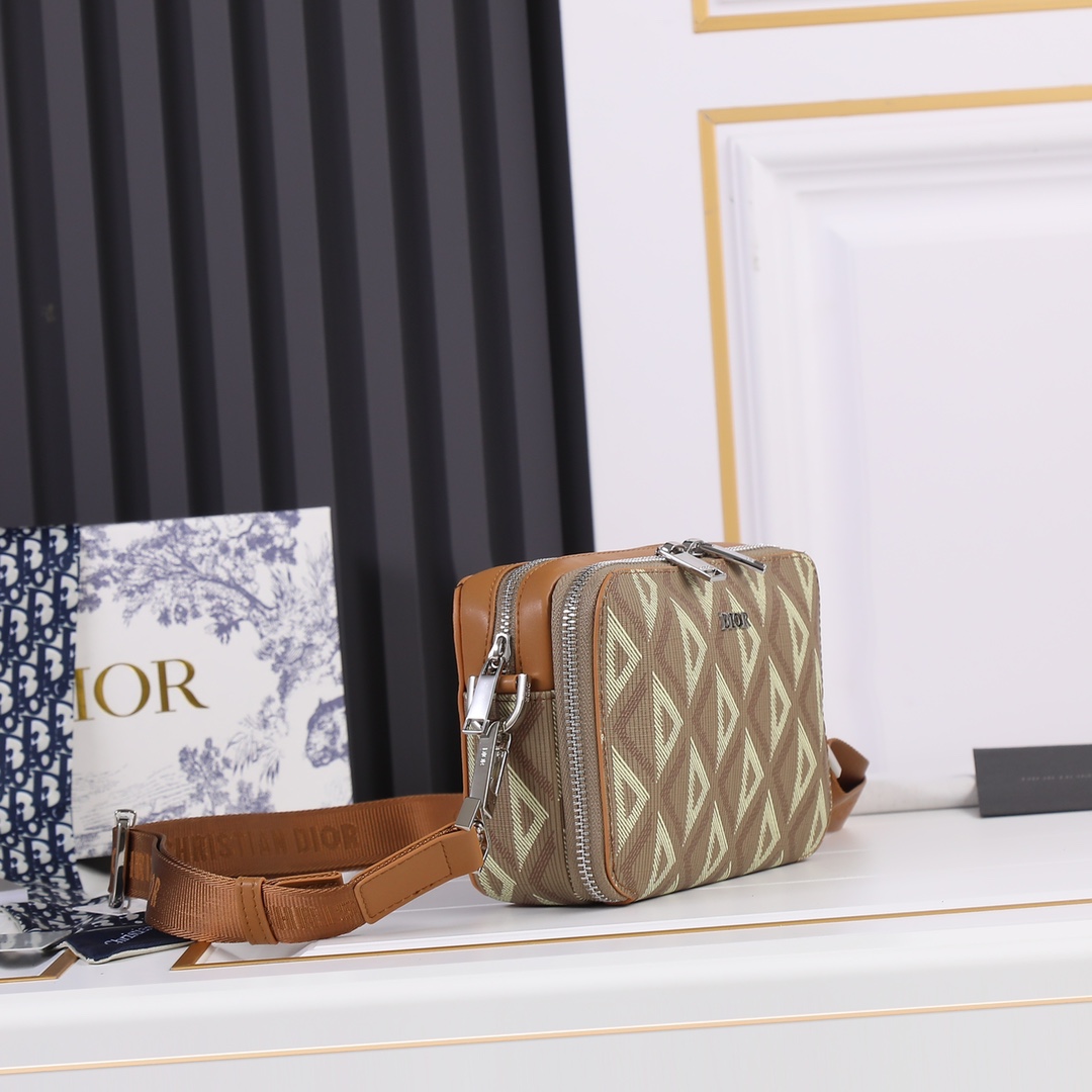 Pouch With Strap Brown CD-1111 XB081 17cm