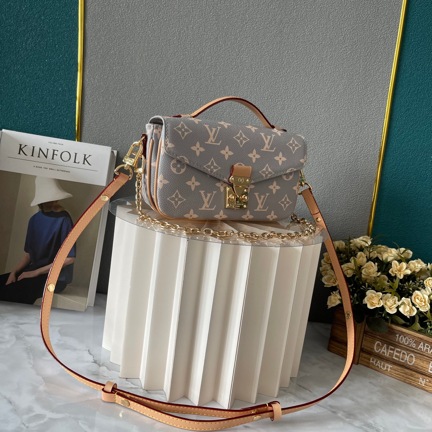 LV Pochette Métis East West M12429 LM031 21.5cm