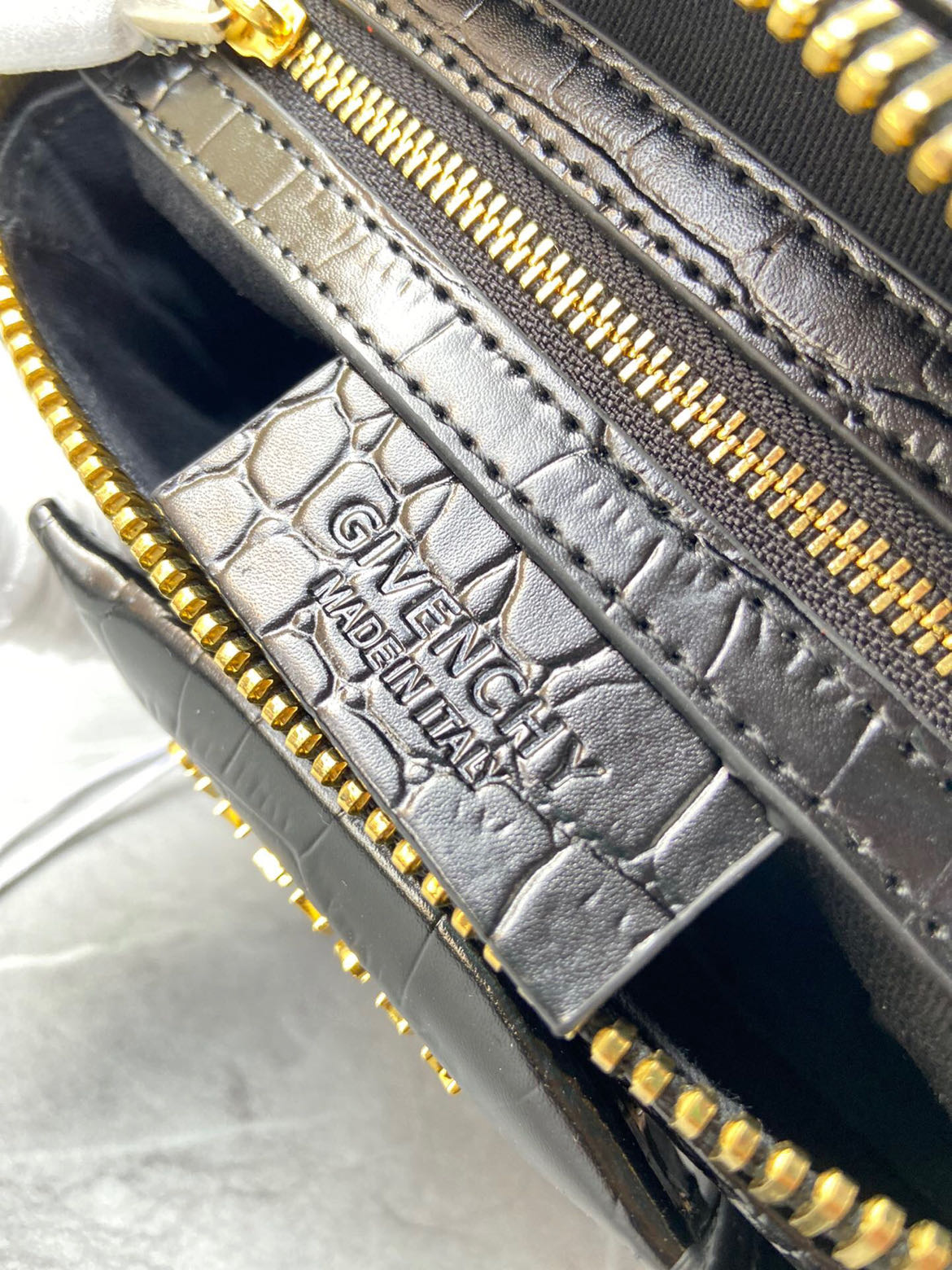 GIVENCHY Antigona Bag Black Crocodile LM022032042 20-33cm