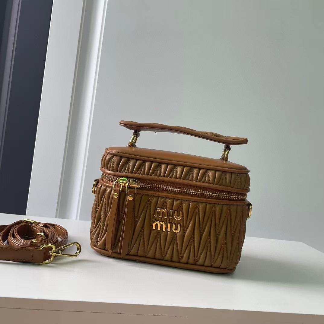 Miu Miu Matelassé Bag 5BH226 LM022 18cm