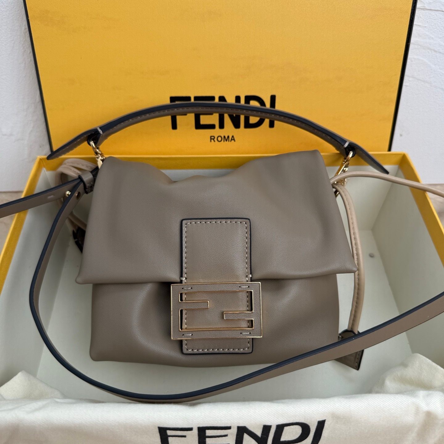 Fendi Shoulder Bag Ladies' Favorite