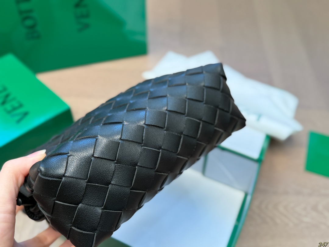 Bottega Veneta Shoulder Bag 008 DB061 18cm