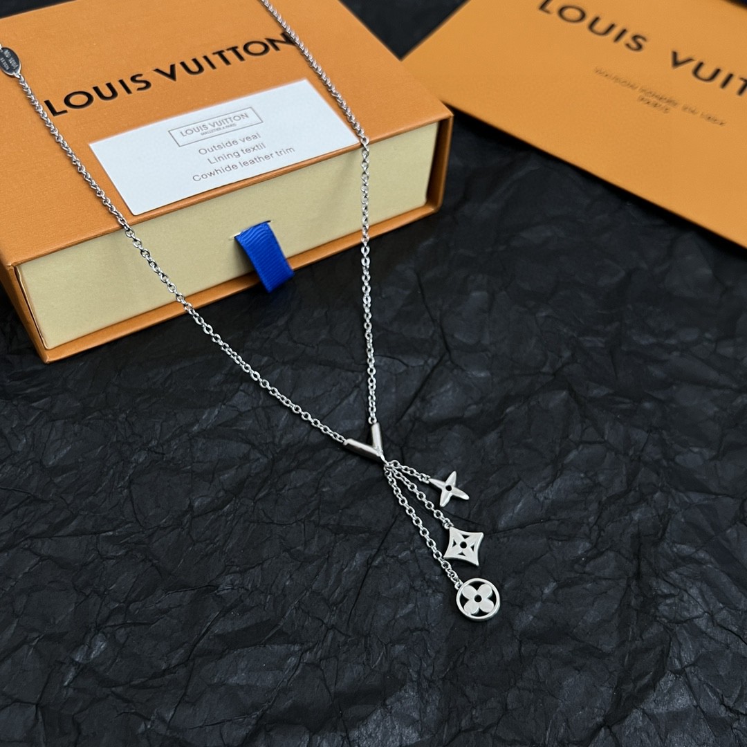 Louis Vuitton Jewelry Necklace Hollow Design