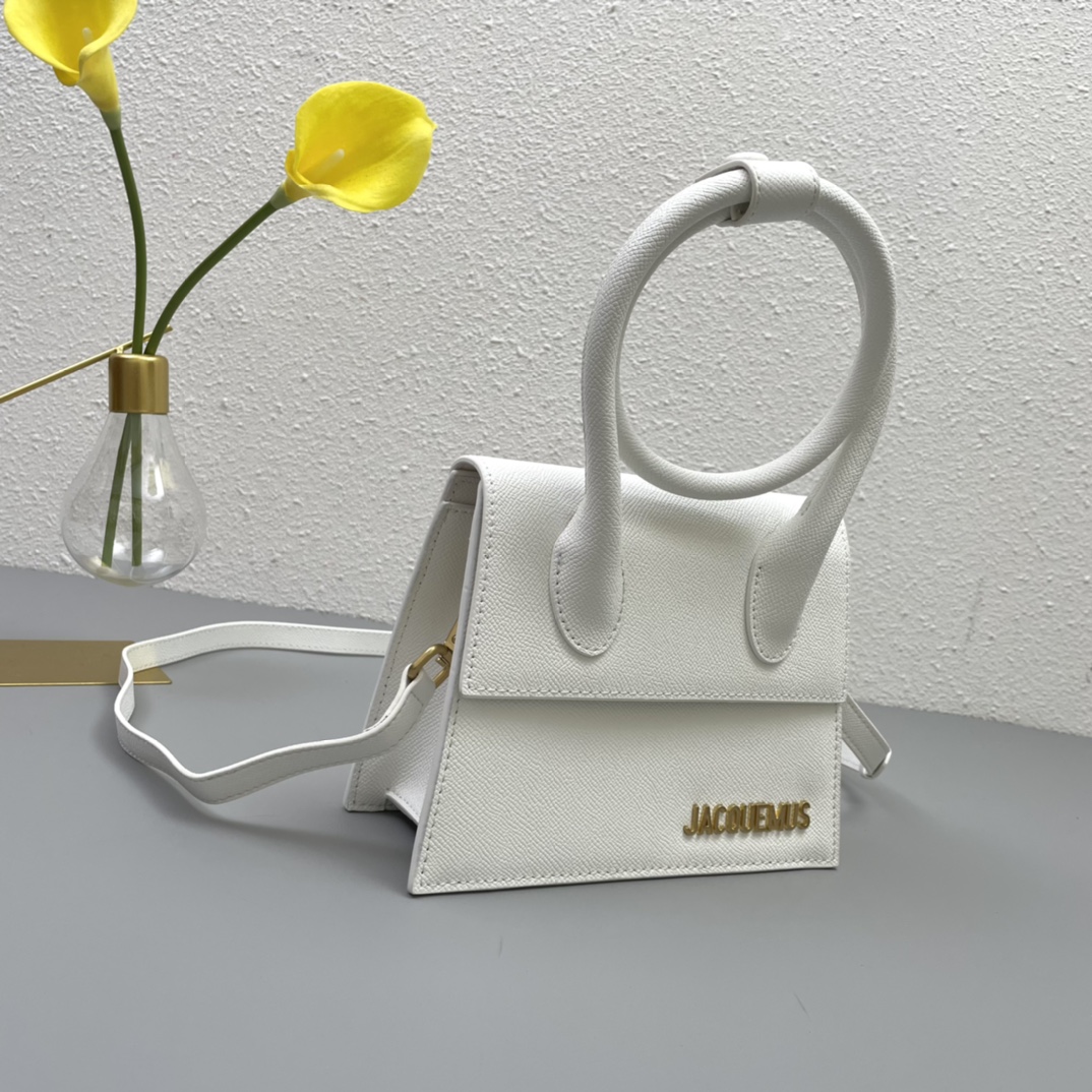 JACQUEMUS 2023 22PJ551