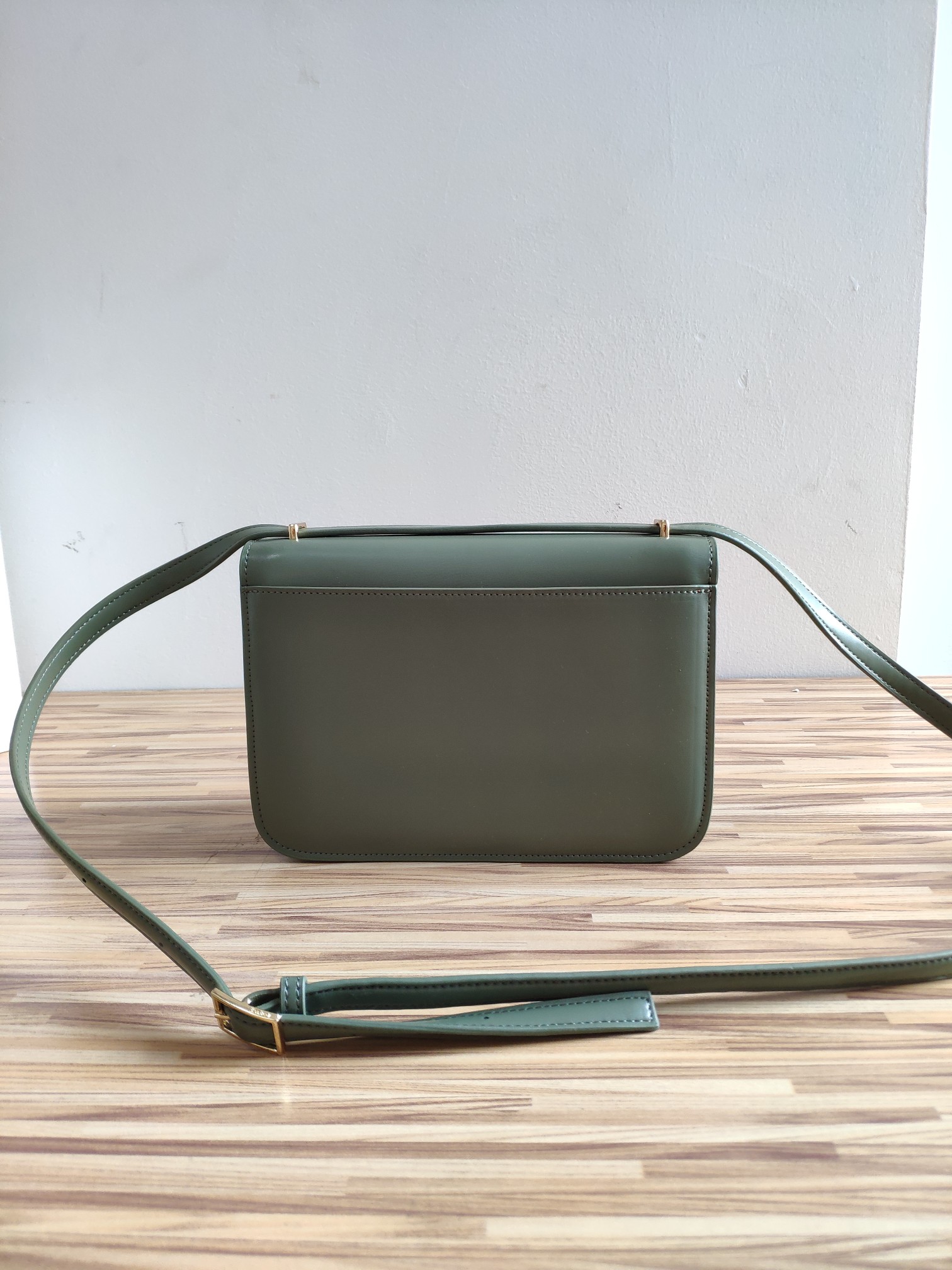 Loewe001 22PJ012 022