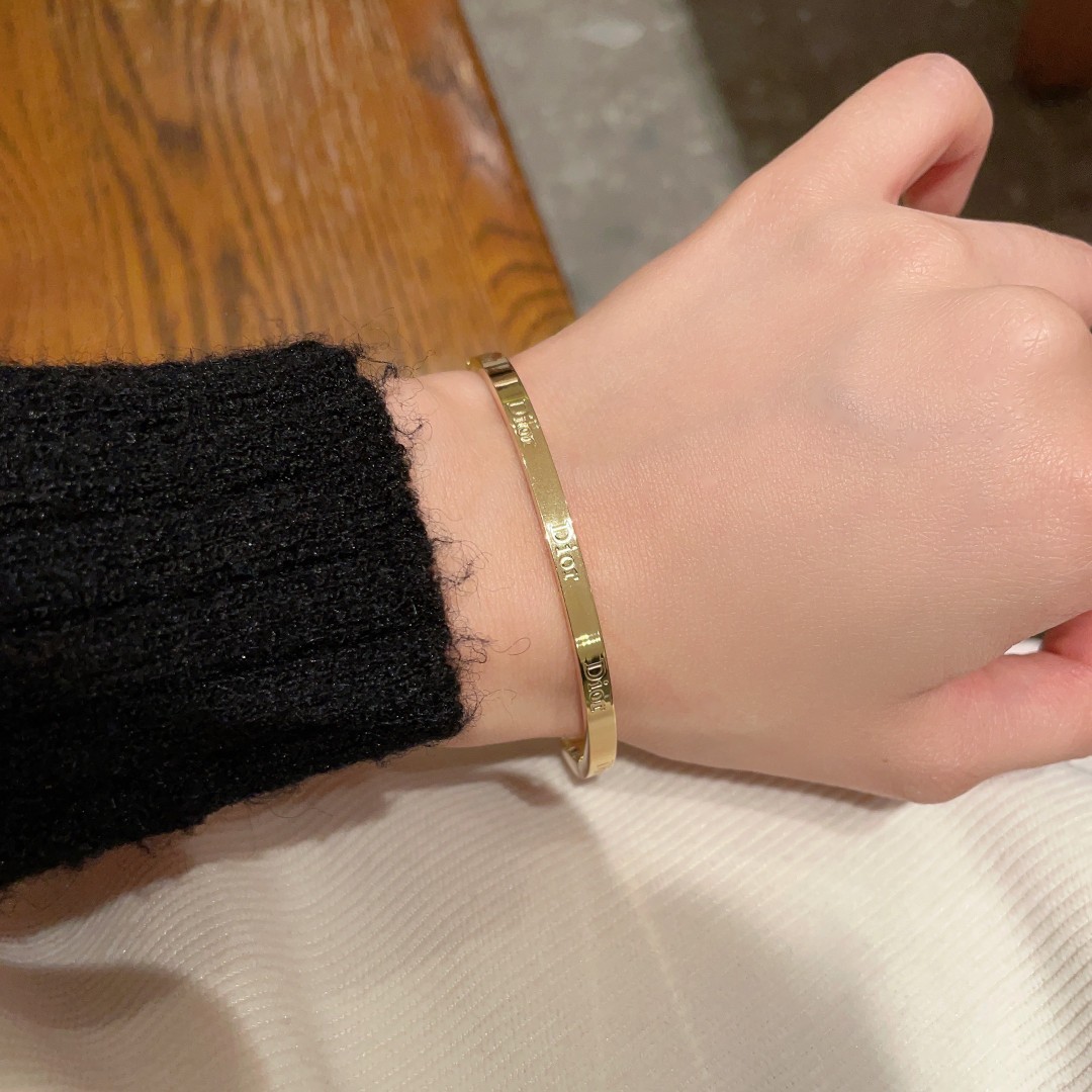 Dior Jewelry Bangle Dior salt can be sweet new color bracelet