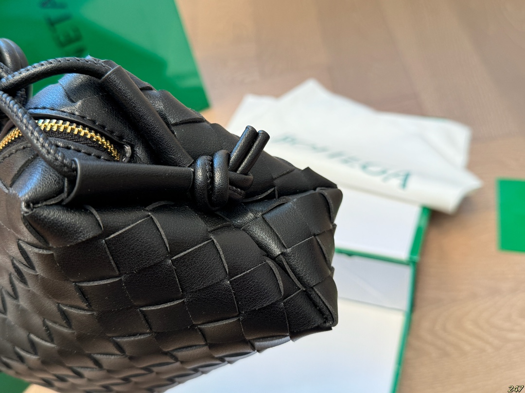 Bottega Veneta Shoulder Bag 008 DB061 18cm