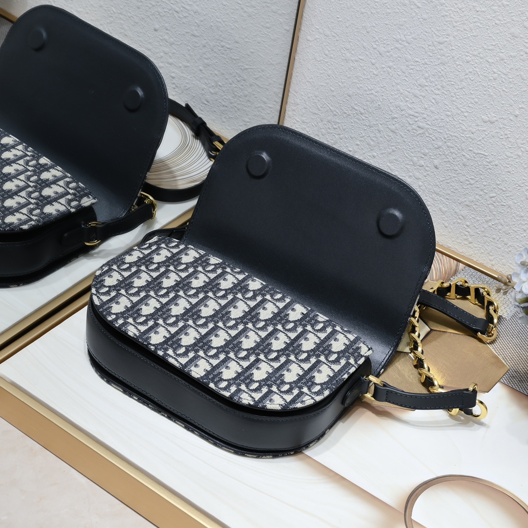 Dior CD Signature Bag With Strap 5777 XB002 21cm