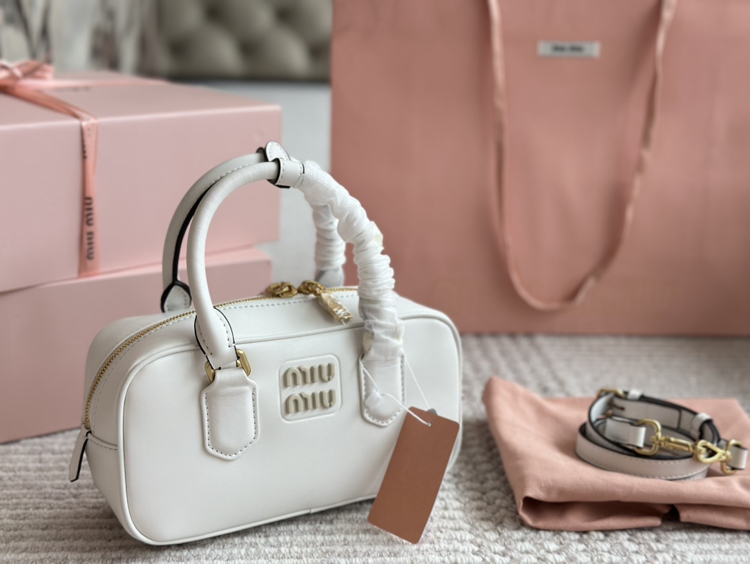 Miu Miu Handbag 003 LLS581 22cm