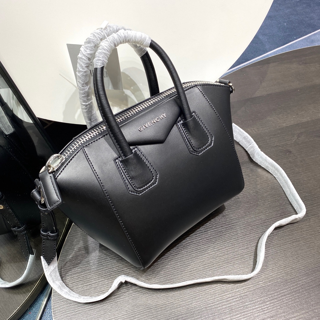 GIVENCHY Antigona Bag Black LM022032042 20-32cm