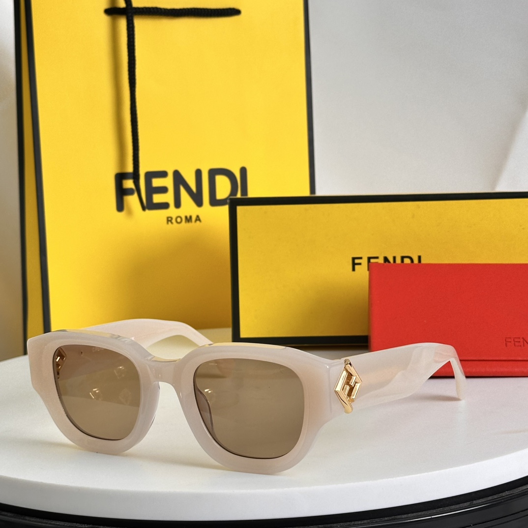 Fendi Sunglasses FE40160I SM051