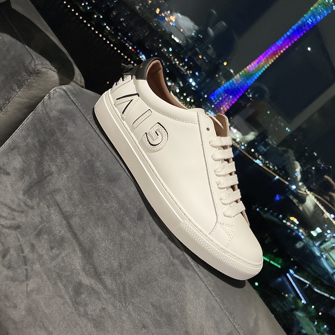 GIVENCHY 009 Casual shoes XM 013