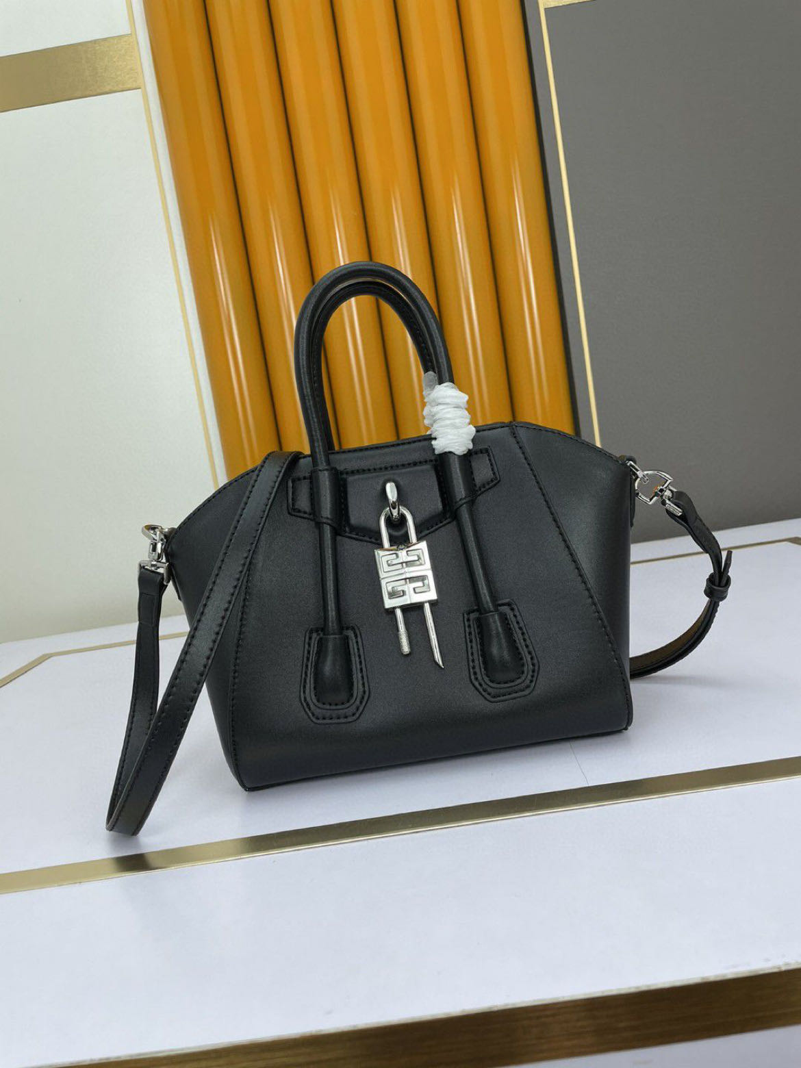 GIVENCHY Mini Antigona Lock Bag LM042 27cm