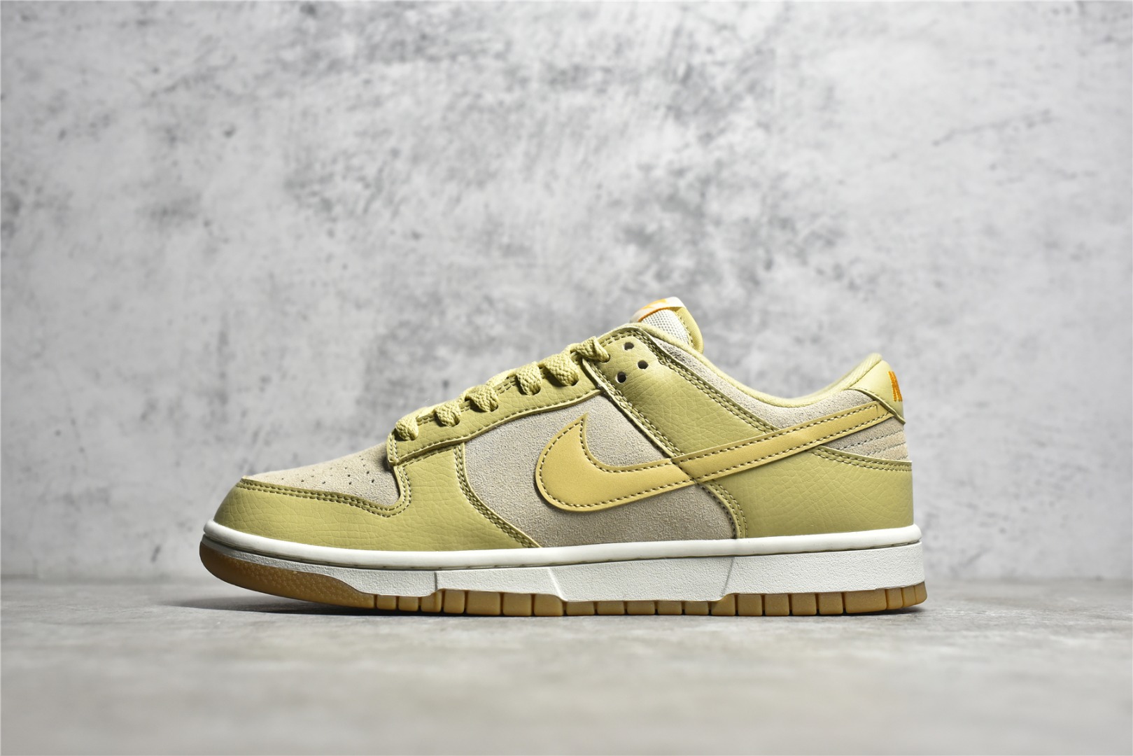 NK Dunk Low  Tan Suede  DZ4513-200