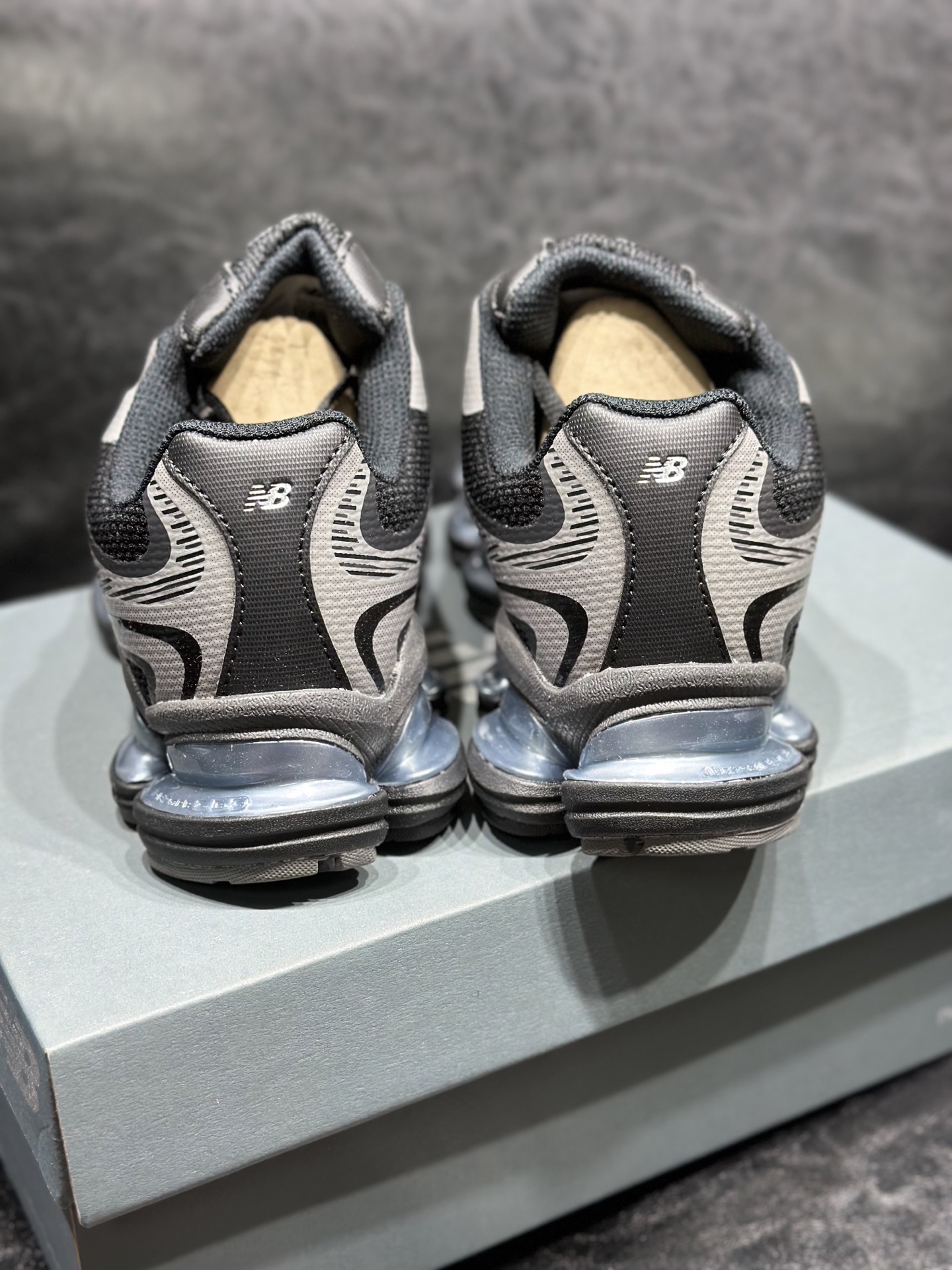 New Balance Sneakers Sports shoes NB2000