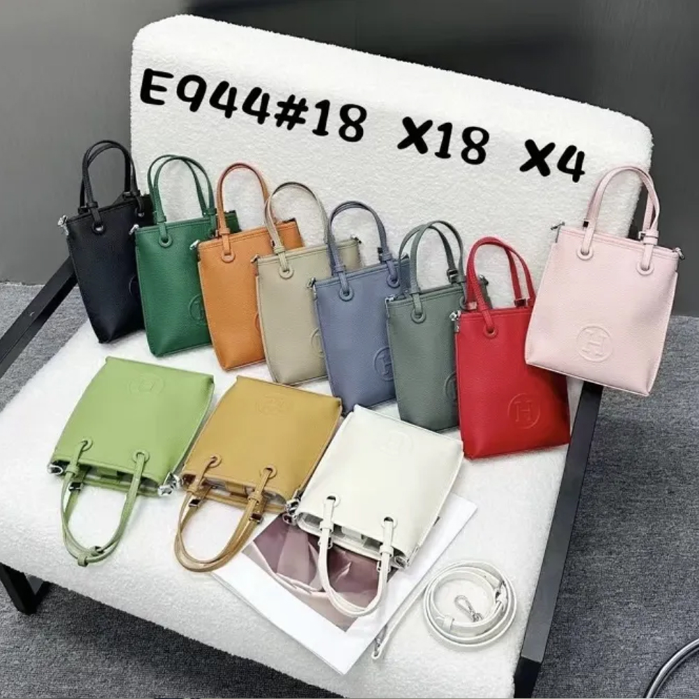 Hermes Shoulder Bag E944 LM061 18cm