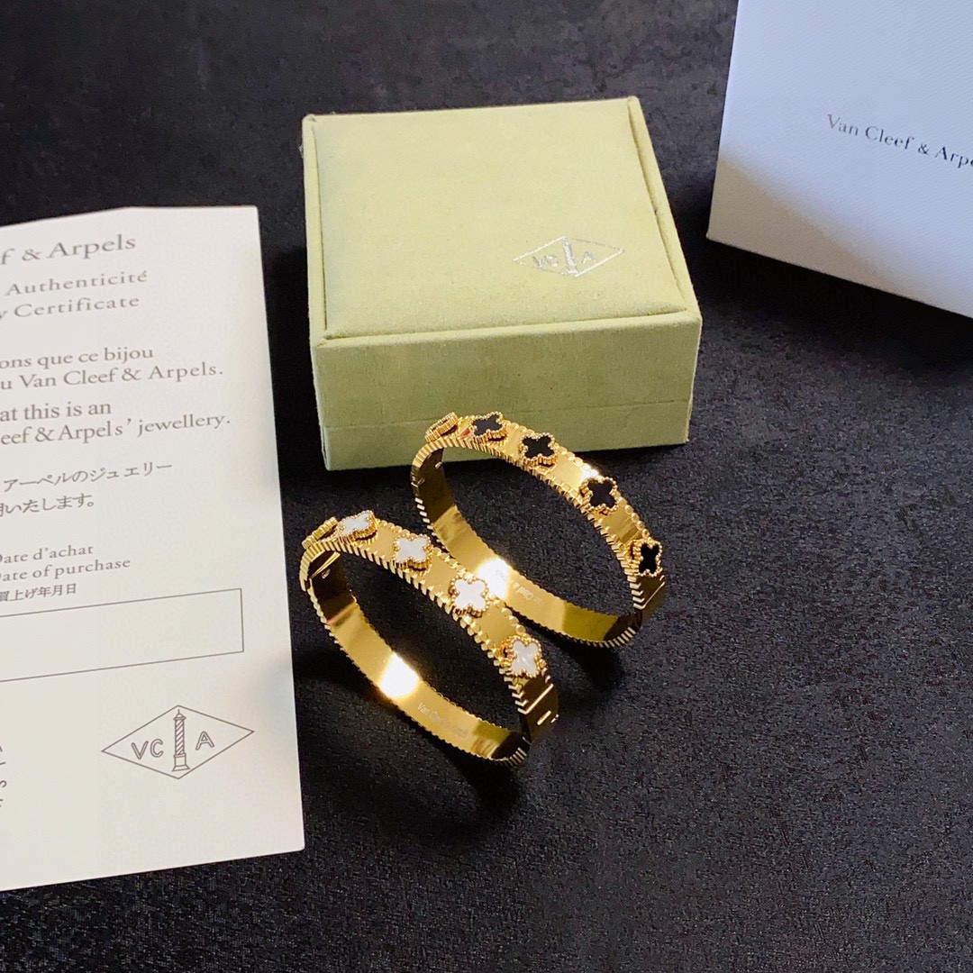 Van Cleef & Arpels Bangle Jewelry
